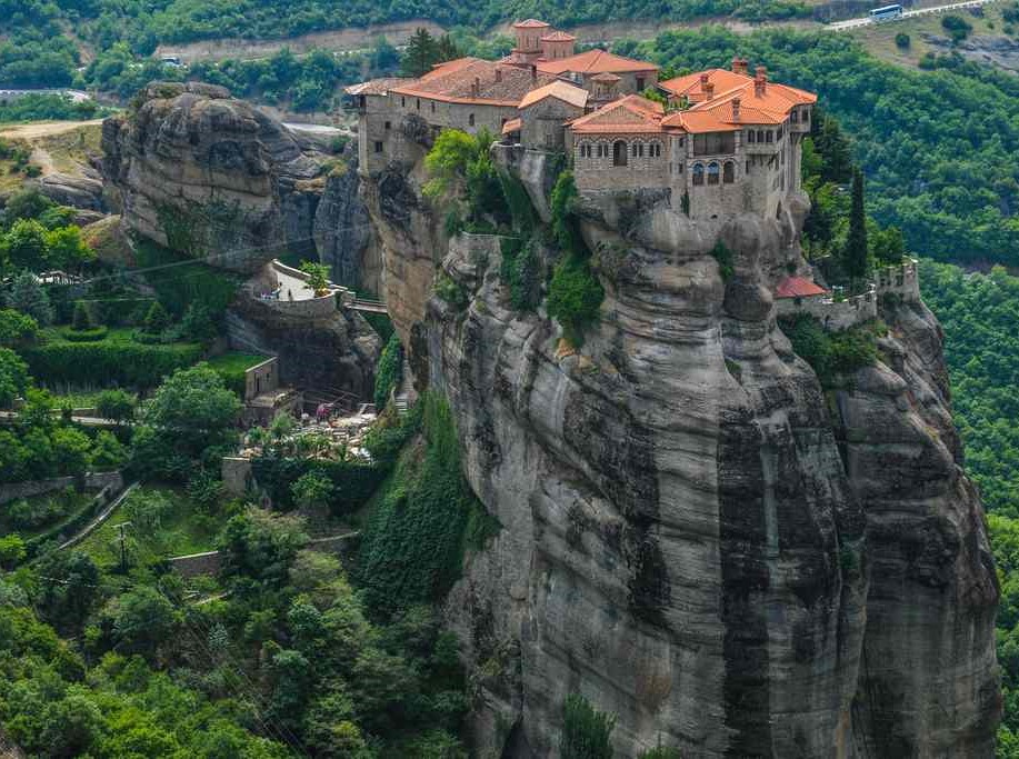 Μετέωρα: Ο Θησαυρός της Φύσης και της Πίστης στην Ελλάδα