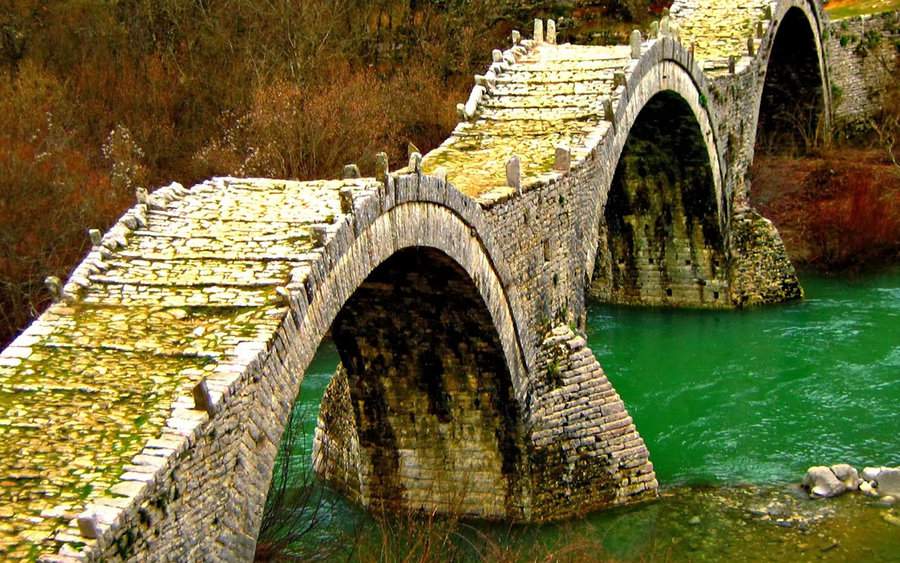 Ζαγοροχώρια: Ένα Ταξίδι στην Καρδιά της Ηπείρου
