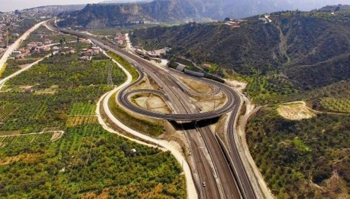 Νέος Αυτοκινητόδρομος στην Κρήτη: Πώς ο ΒΟΑΚ Αλλάζει τις Μετακινήσεις και Βελτιώνει την Εμπειρία Οδήγησης