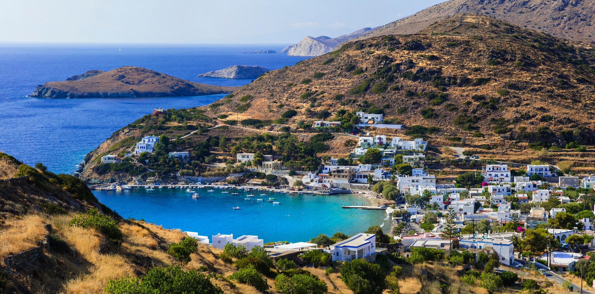 Τα Καλύτερα Καλοκαιρινά Μέρη για Διακοπές στη Σύρο. Ένας Premium Οδηγός για να Ανακαλύψετε το Αρχοντικό Νησί των Κυκλάδων