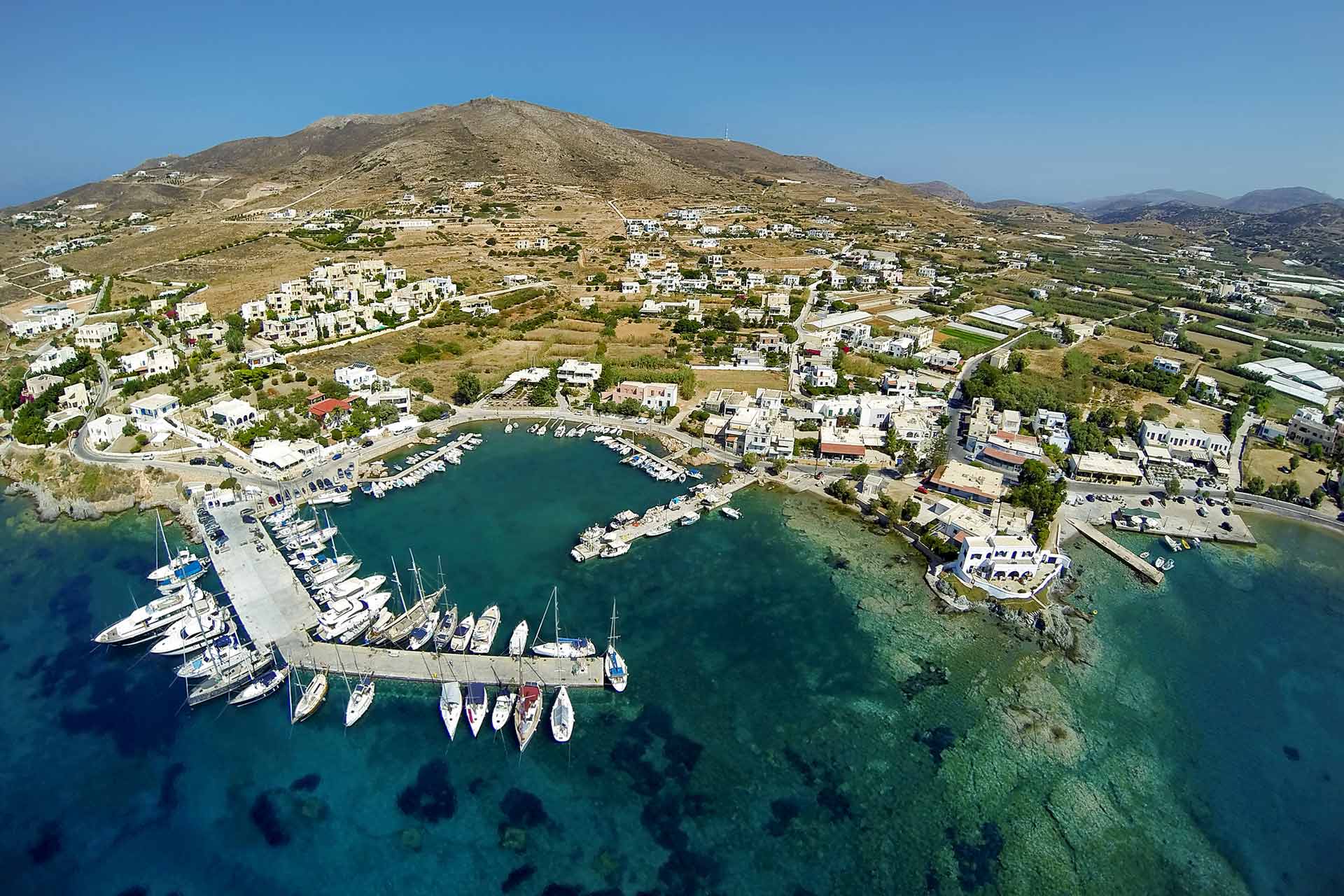 Τα Καλύτερα Καλοκαιρινά Μέρη για Διακοπές στη Σύρο. Ένας Premium Οδηγός για να Ανακαλύψετε το Αρχοντικό Νησί των Κυκλάδων