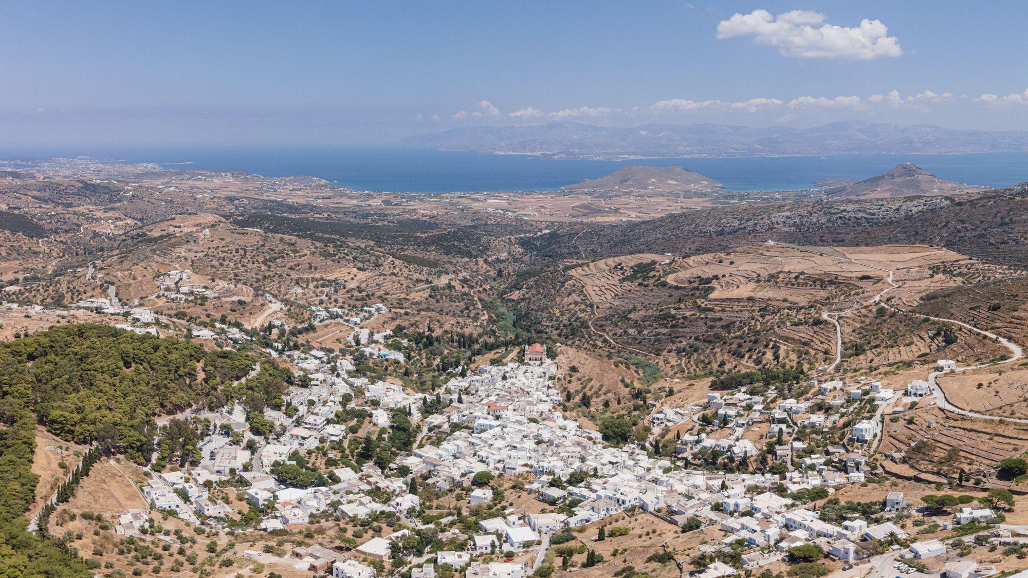 Πάρος 2026: Ο Απόλυτος Οδηγός Διακοπών – Τα Ομορφότερα Μέρη που Αξίζει να Ανακαλύψετε με Ενοικιαζόμενο Αυτοκίνητο