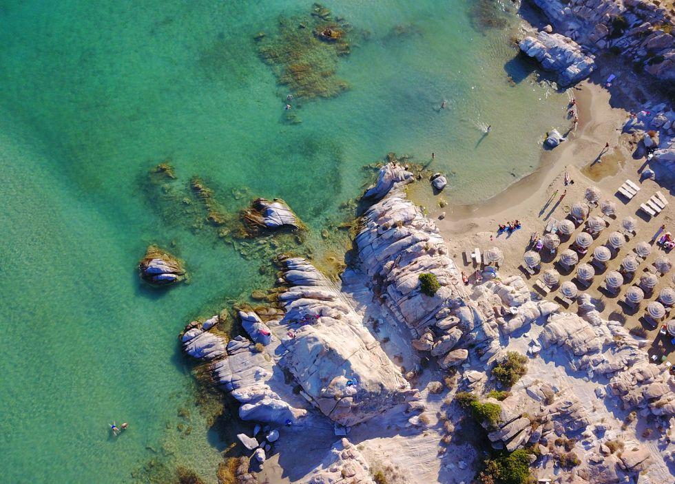 Πάρος 2026: Ο Απόλυτος Οδηγός Διακοπών – Τα Ομορφότερα Μέρη που Αξίζει να Ανακαλύψετε με Ενοικιαζόμενο Αυτοκίνητο