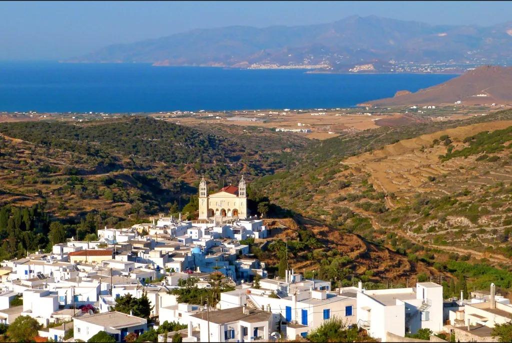 Πάρος 2026: Ο Απόλυτος Οδηγός Διακοπών – Τα Ομορφότερα Μέρη που Αξίζει να Ανακαλύψετε με Ενοικιαζόμενο Αυτοκίνητο