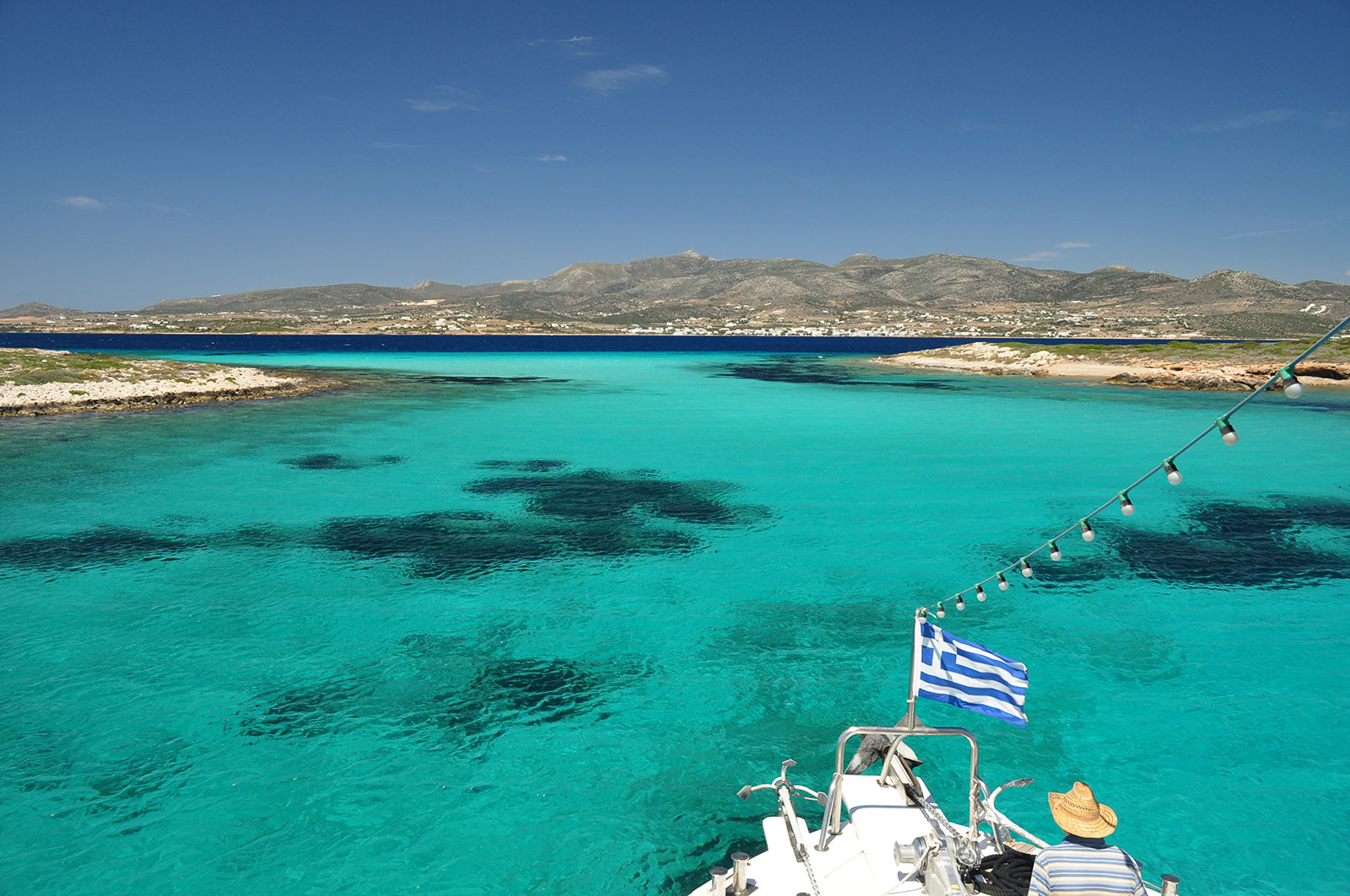Πάρος 2026: Ο Απόλυτος Οδηγός Διακοπών – Τα Ομορφότερα Μέρη που Αξίζει να Ανακαλύψετε με Ενοικιαζόμενο Αυτοκίνητο
