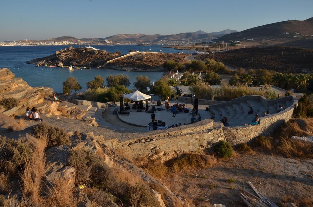 Πάρος 2026: Ο Απόλυτος Οδηγός Διακοπών – Τα Ομορφότερα Μέρη που Αξίζει να Ανακαλύψετε με Ενοικιαζόμενο Αυτοκίνητο