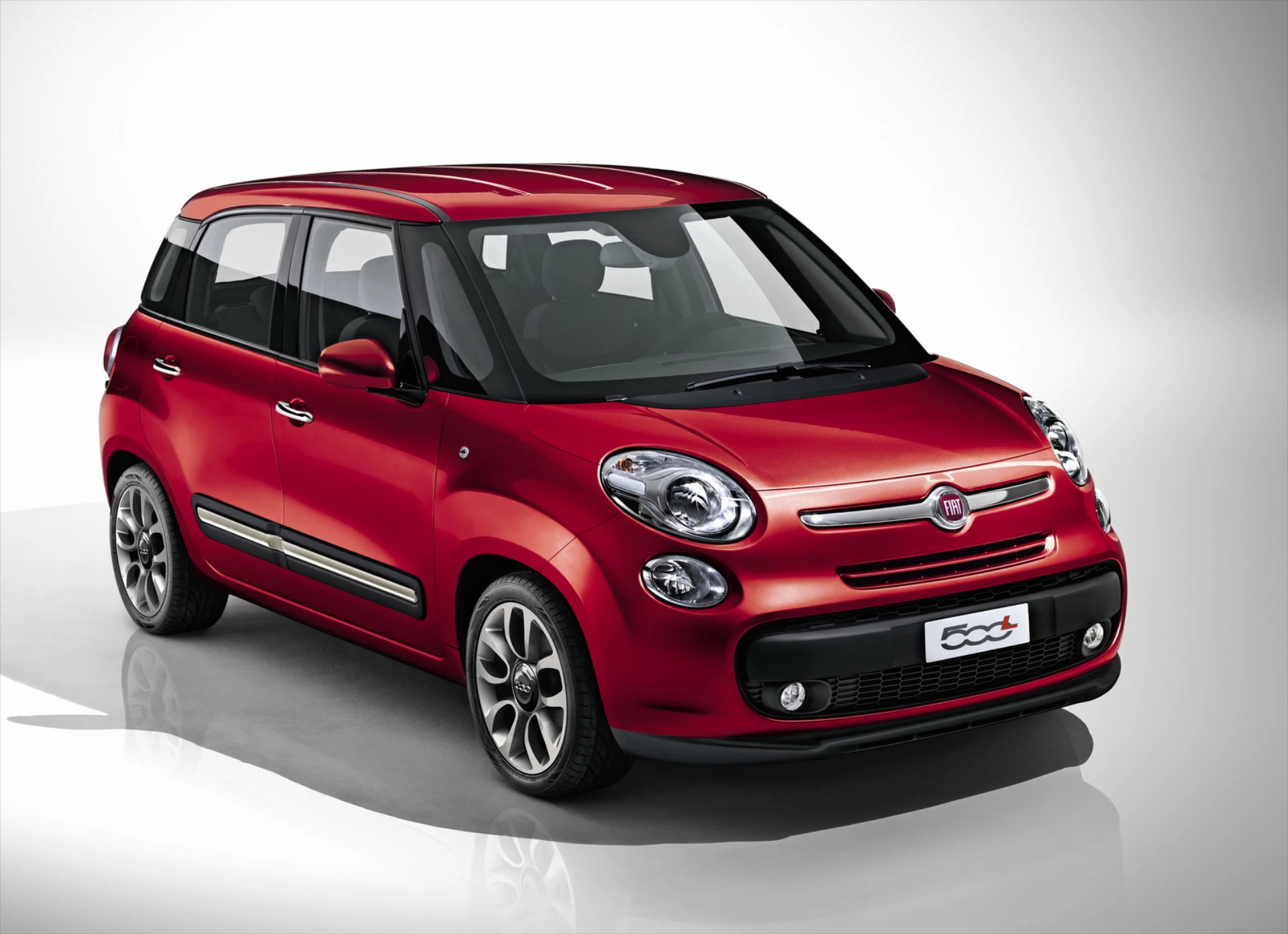 Fiat 500L car rental